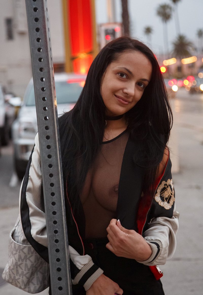 Нина, 19